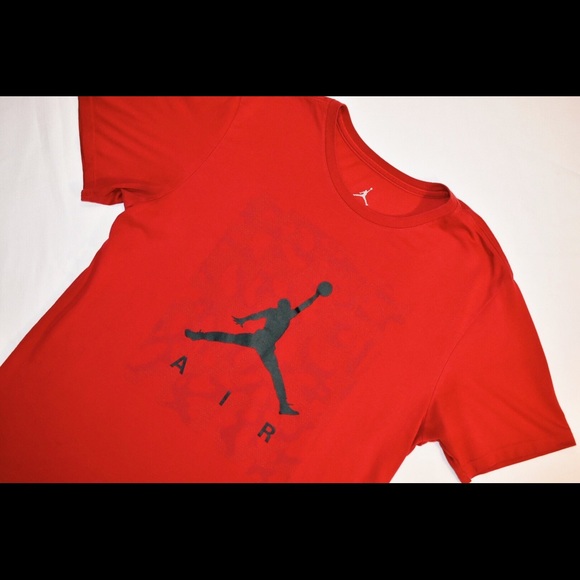 red jordan tee